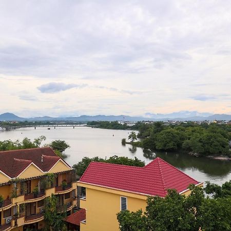 Purple Hue - Charming Riverside Dış mekan fotoğraf